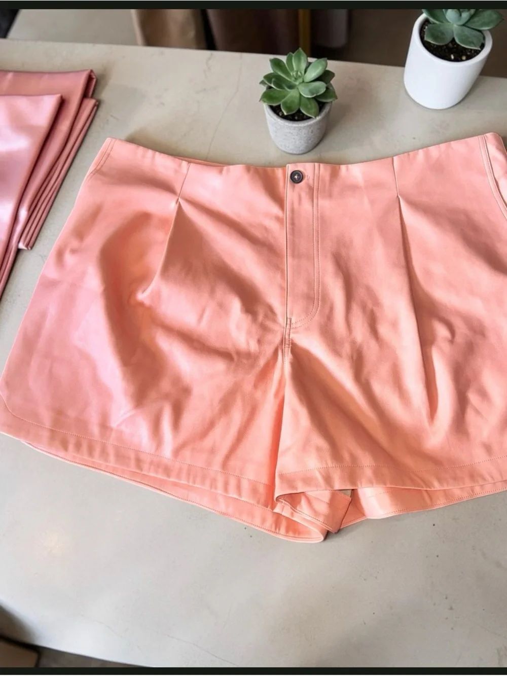 Avec Les Filles Peach Pleated High-Waist Shorts